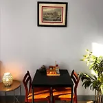 Wolf\'S Pub & Guest House