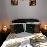 Wolf\'S Pub & Guest House